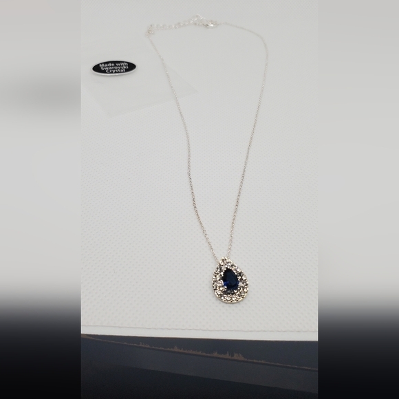 NWOT SWAROVSKI CRYSTAL Elements Necklace - Picture 3 of 3